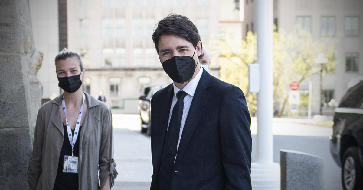 Trudeau wearing a face mask